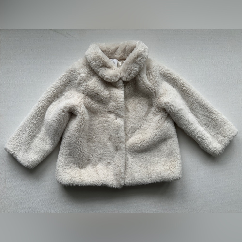 H&M girl’s dressy faux fur white jacket.  Size 2T.